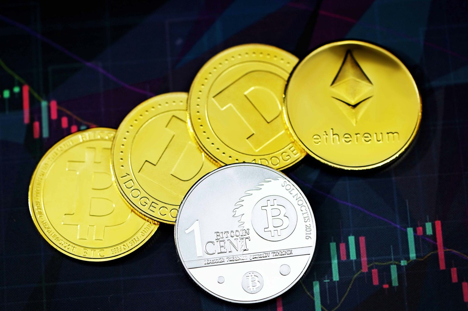 The Benefits and Risks of Investing in Cryptocurrencies